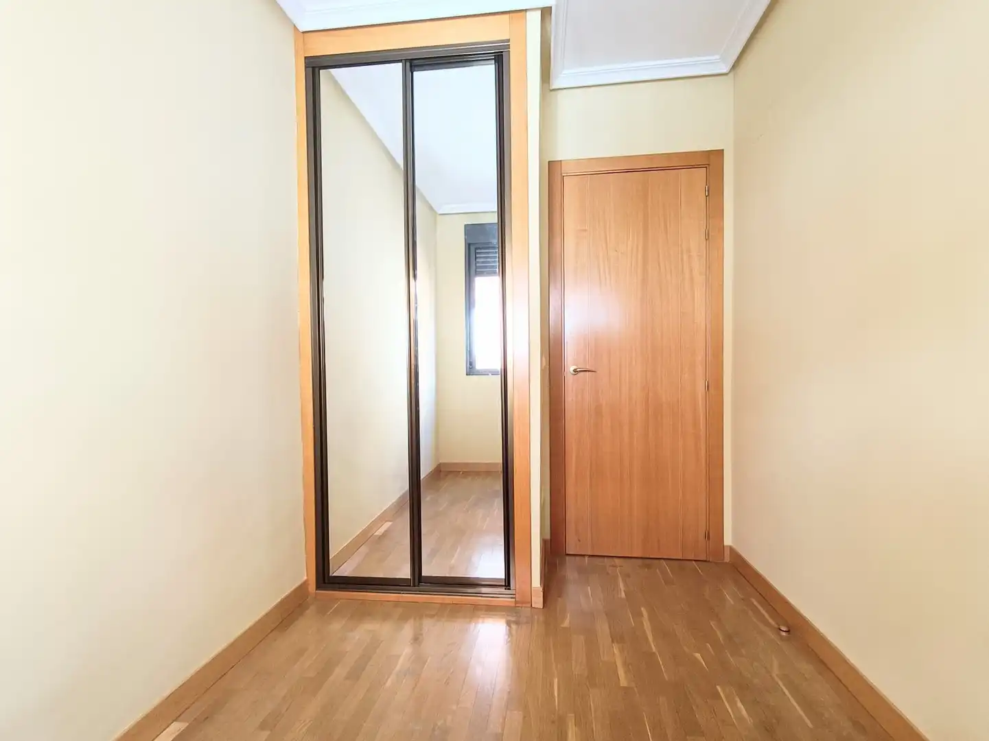 Dormitori de Pis de lloguer en Madrid amb Aire condicionat, Calefacció i Parquet