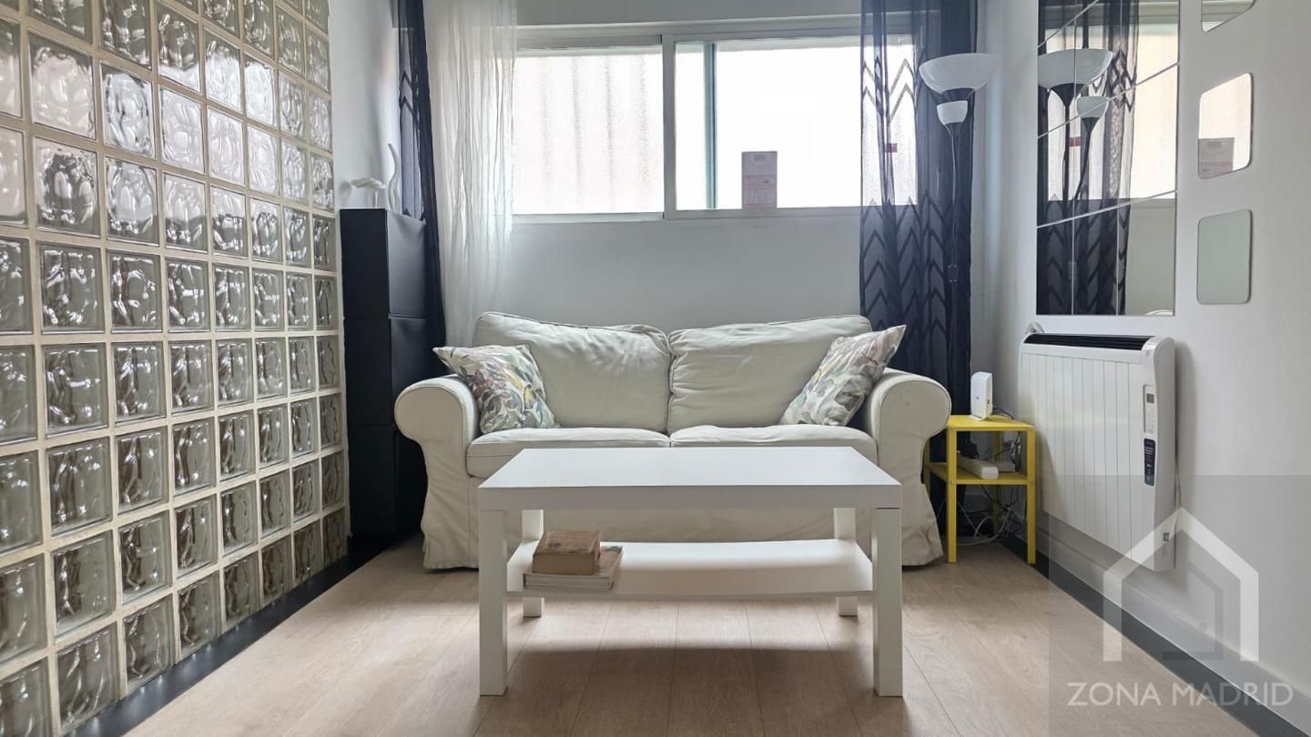 Sala de estar de Planta baja en venta en  Madrid Capital