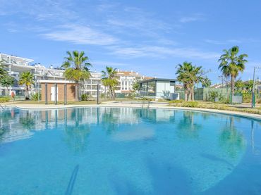 Appartement compact avec piscine à vendre à San Luis de Sabinillas