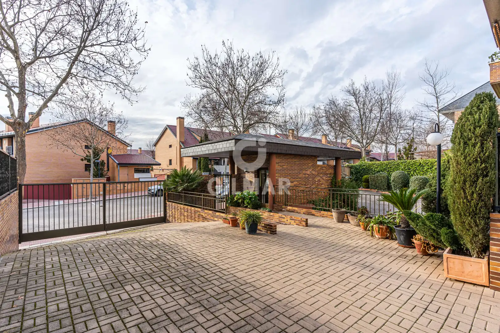 Vista exterior de Dúplex en venta en Boadilla del Monte con Calefacción, Jardín privado y Trastero
