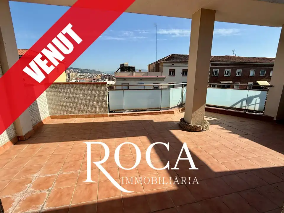 Vista exterior de Àtic en venda en Barcelona amb Calefacció, Terrassa i Balcó