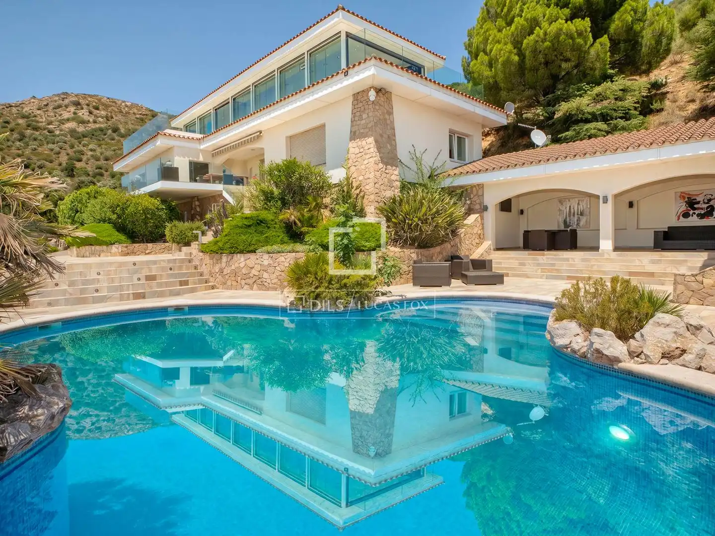 Vista exterior de Casa o xalet en venda en Pau amb Aire condicionat, Calefacció i Jardí privat
