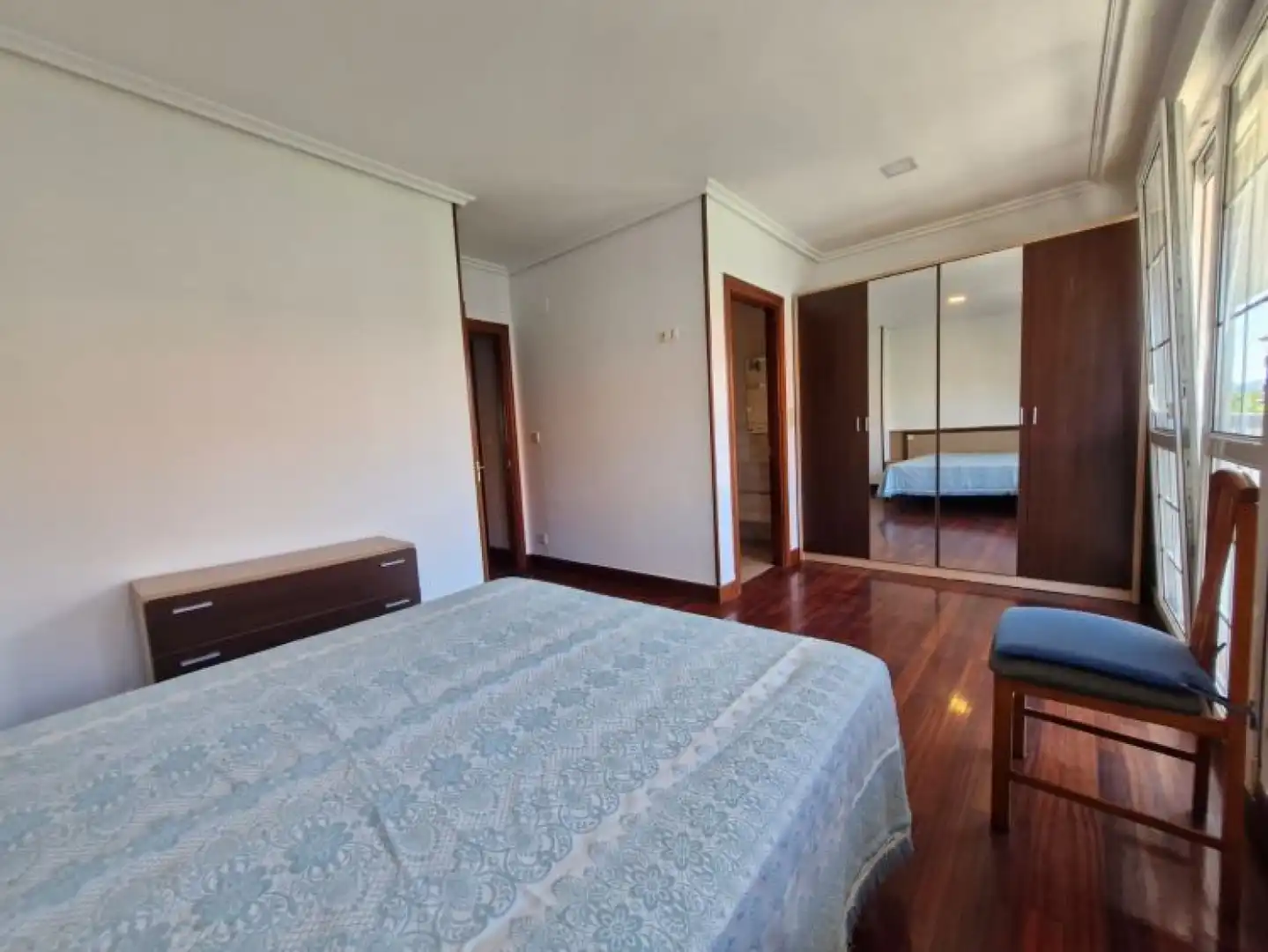 Schlafzimmer von Einfamilien-Reihenhaus zur Miete in Polanco mit Heizung, Privatgarten und Terrasse
