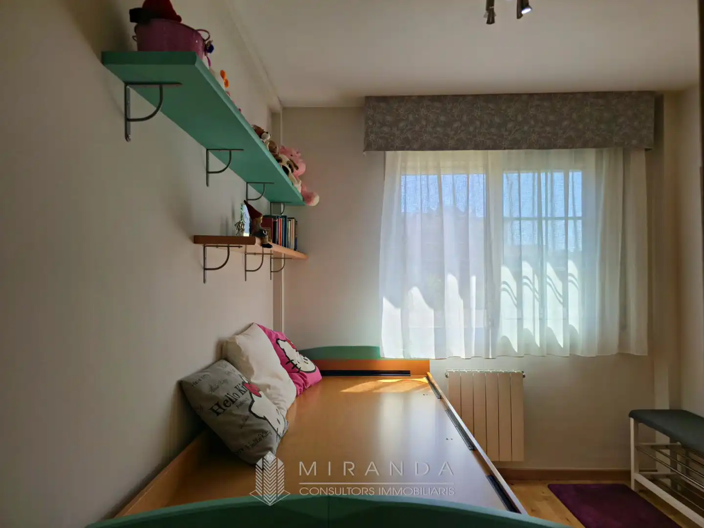 Habitación de Casa adosada en venta en Granollers con Aire acondicionado, Calefacción y Jardín privado