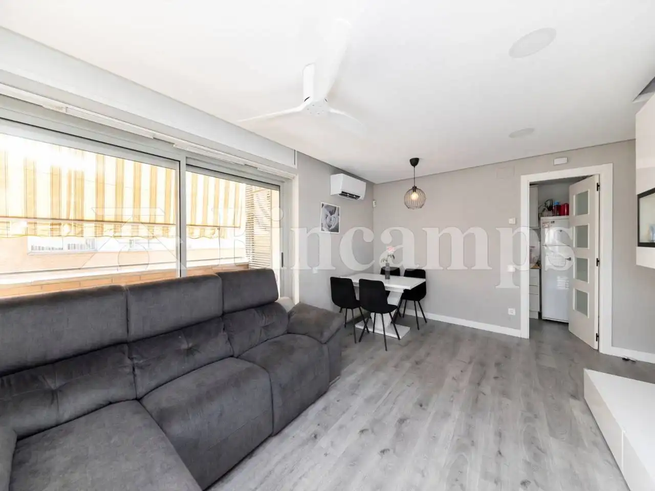 Habitación de Apartamento en venta en Sabadell con Aire acondicionado, Calefacción y Balcón