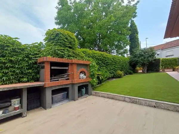 Terrassa de Casa o xalet en venda en Vigo  amb Calefacció, Jardí privat i Parquet