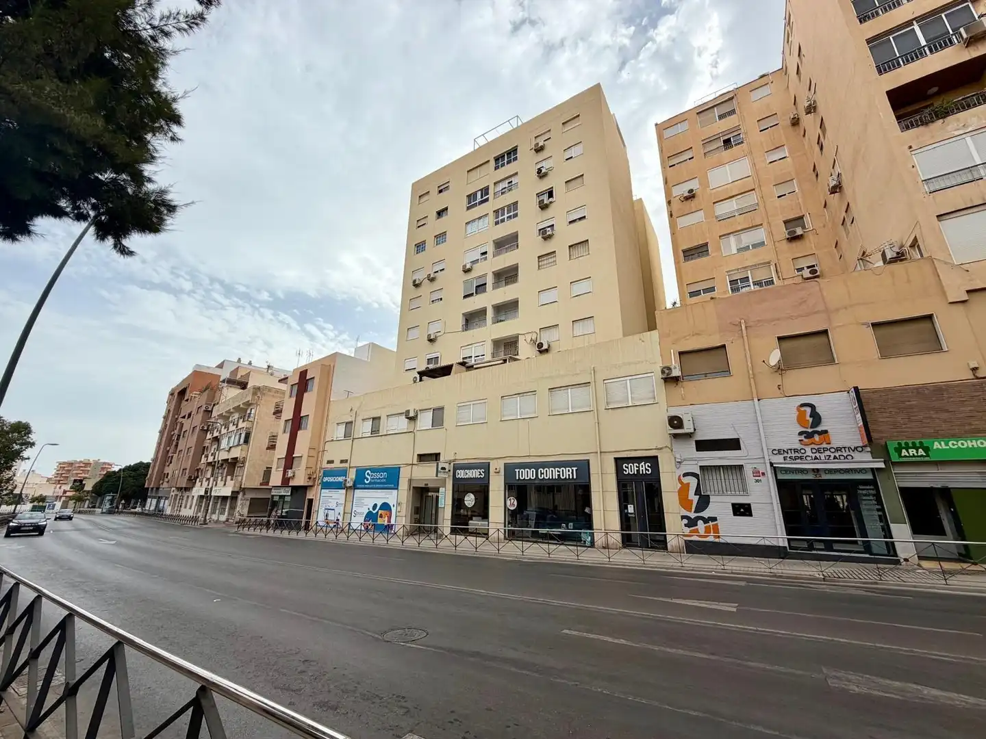 Vista exterior de Pis en venda en Almería