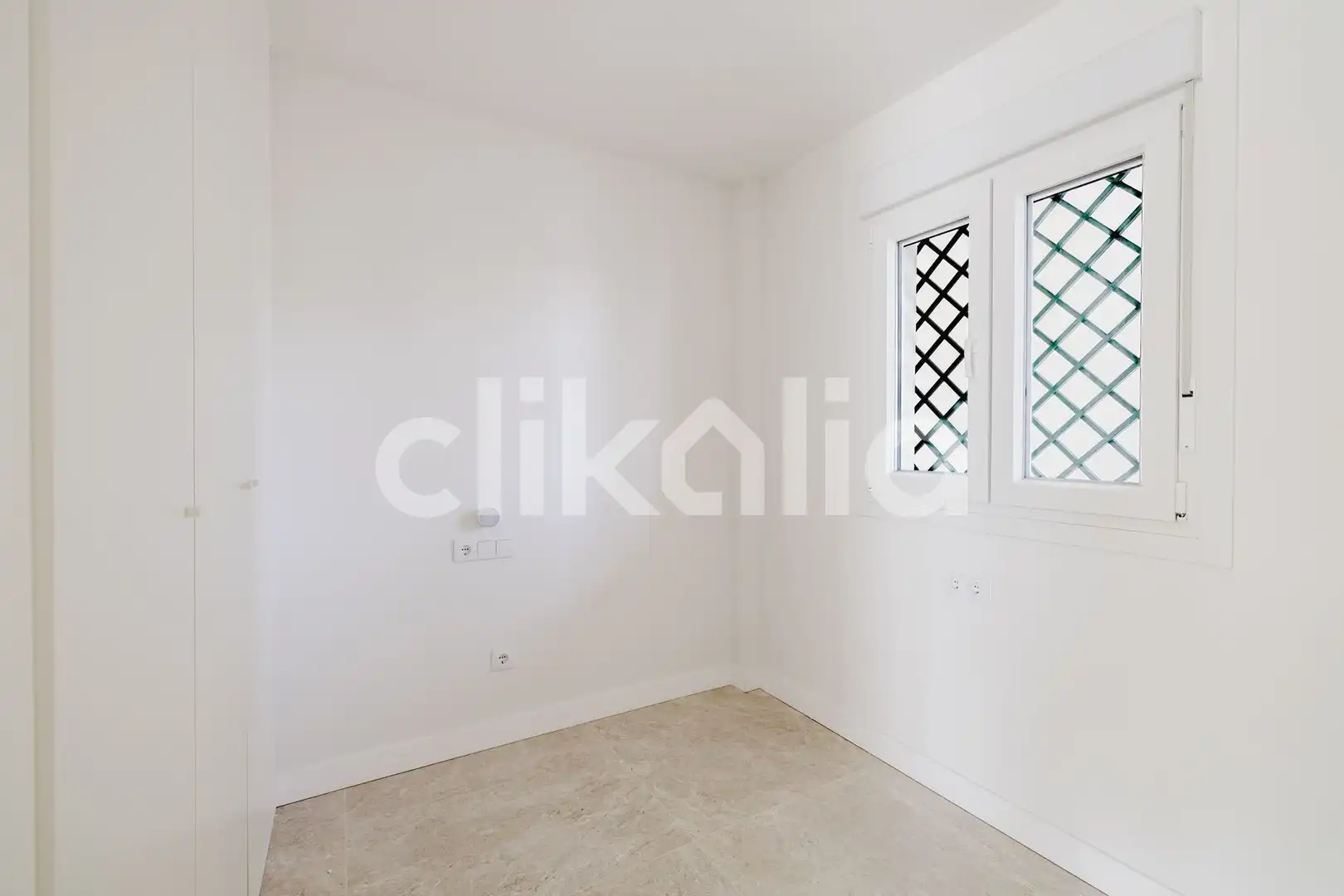 Schlafzimmer von Wohnung zum Verkauf in Marbella mit Klimaanlage, Privatgarten und Terrasse