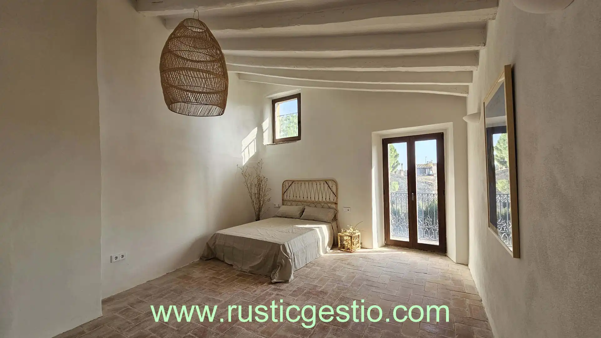 Schlafzimmer von Country house zum Verkauf in Navata mit Privatgarten, Terrasse und Schwimmbad