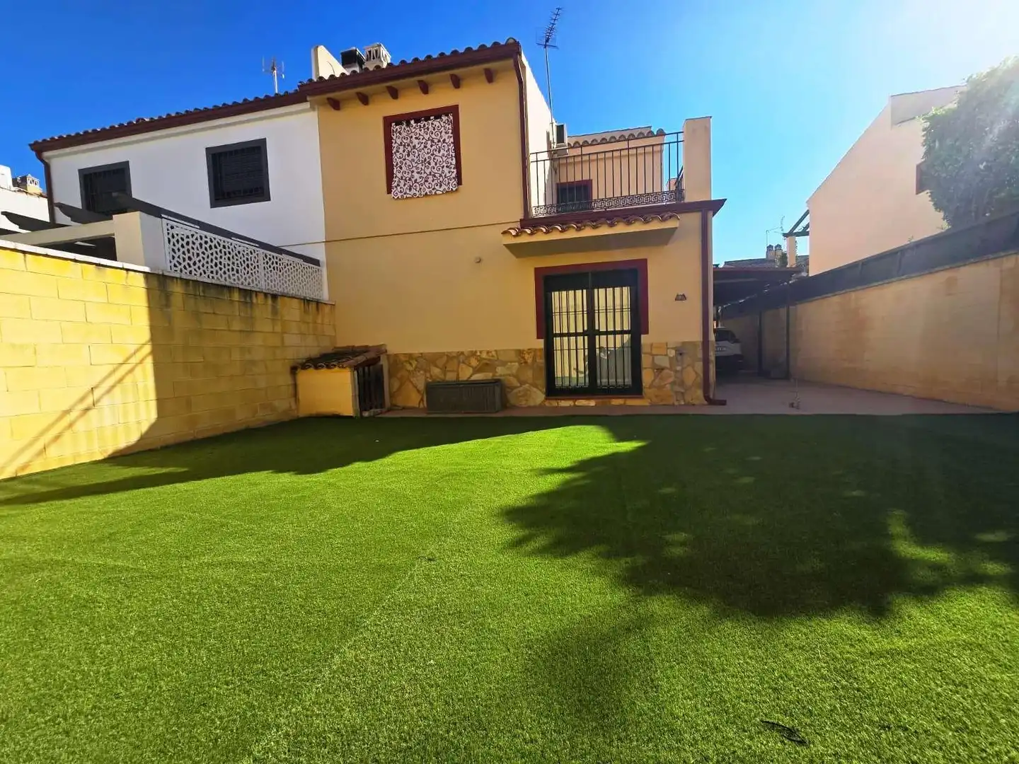 Jardí de Casa adosada en venda en Bormujos amb Aire condicionat, Terrassa i Piscina comunitària