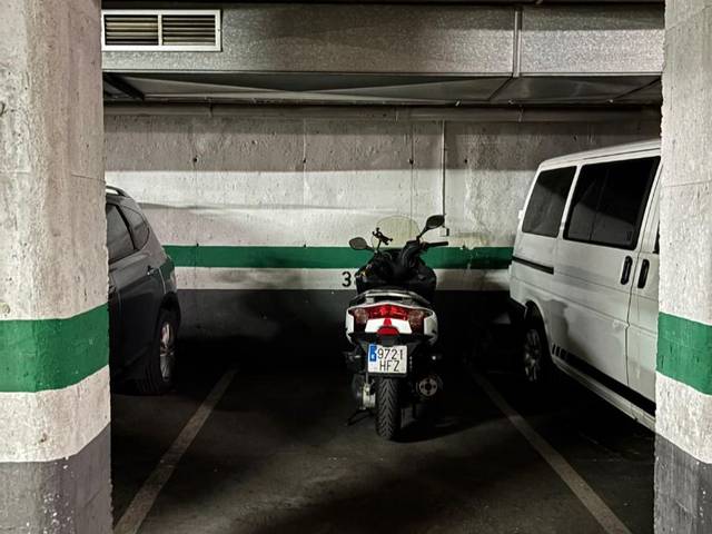 Garaje en Alquiler en Calle de Navascués, 17 en San Fermín