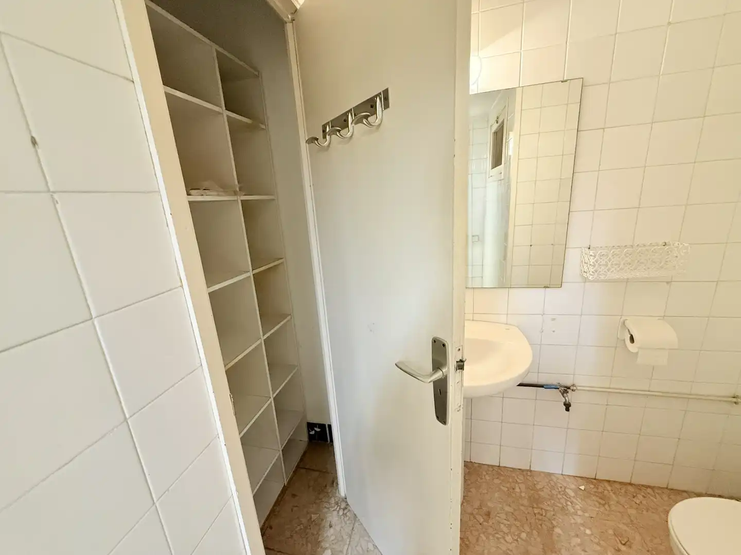 Bathroom of Commercial properties for sale in  Palma de Mallorca  with Air Conditioner and Heating