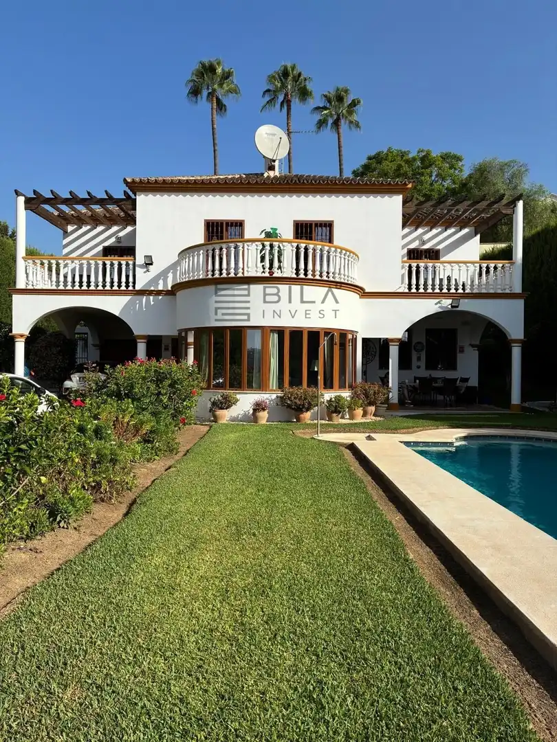 Detached house with pool for sale in Mijas Golf