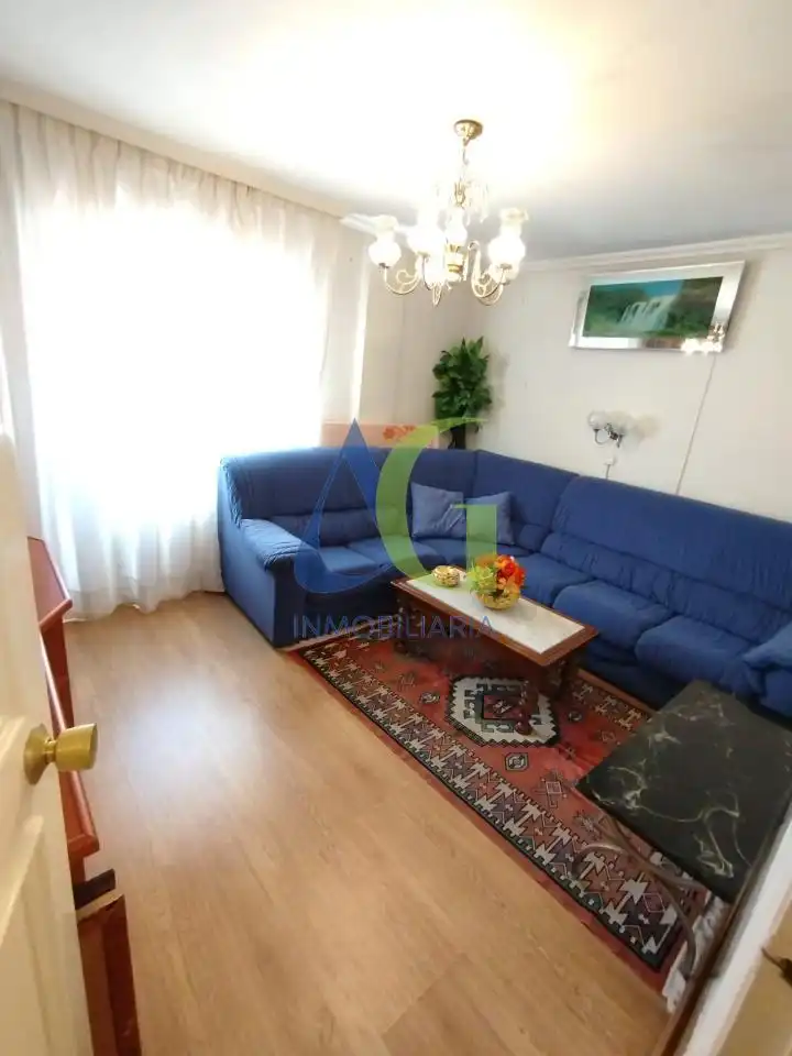 Sala d'estar de Pis en venda en León Capital  amb Calefacció, Parquet i Traster