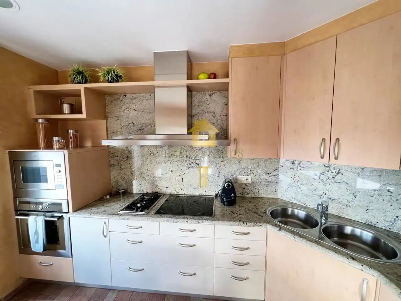 Cuina de Casa o xalet en venda en La Bisbal d'Empordà amb Aire condicionat, Jardí privat i Terrassa