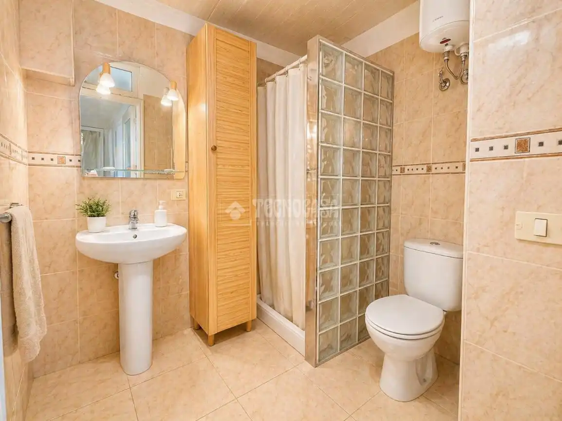 Badezimmer von Dachboden zum Verkauf in Candelaria mit Terrasse