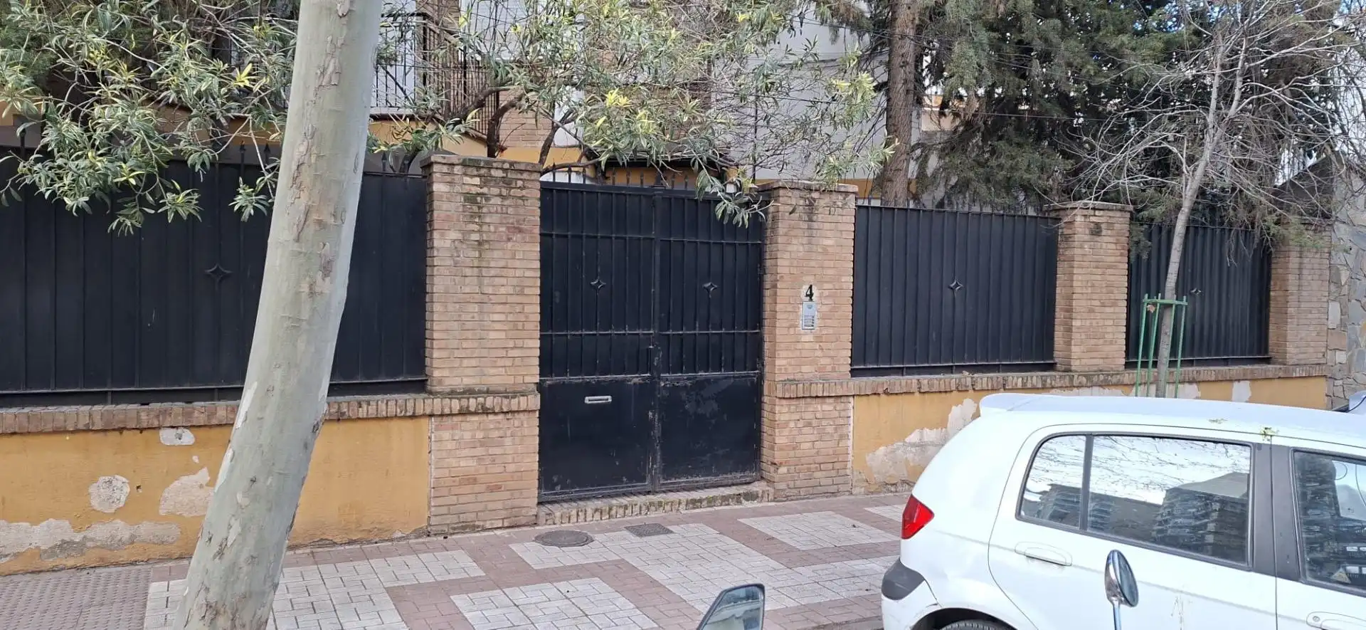 Vista exterior de Piso de alquiler en Granada con Calefacción, Amueblado y Balcón