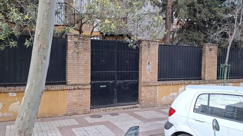 Foto 2 de Piso de alquiler en Calle Calle Virgen del Rocío, Cervantes, Granada Capital