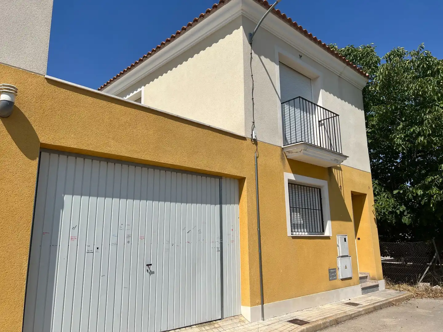 Vista exterior de Casa o xalet en venda en Villena amb Calefacció i Traster