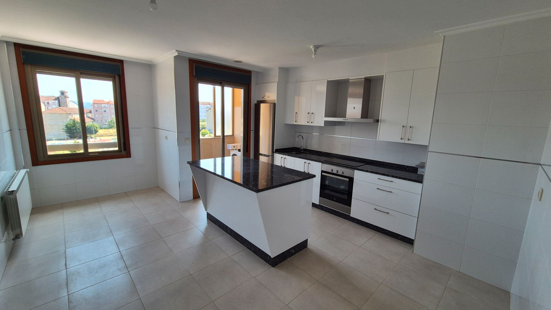 Kitchen of Duplex to rent in Ourense Capital   with Heating and Washing machine