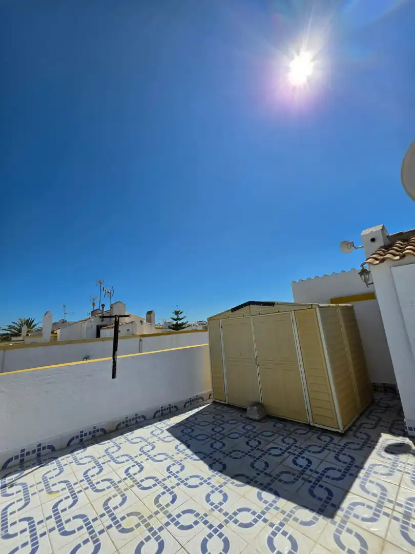Vista exterior de Casa adosada en venta en Torrevieja con Amueblado