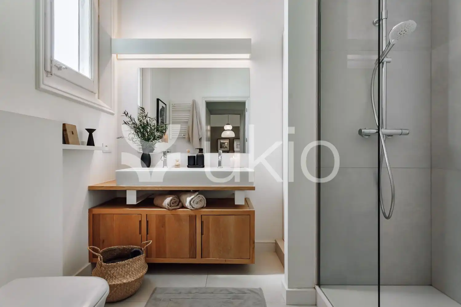 Baño de Apartamento de alquiler en Barcelona con Aire acondicionado, Calefacción y Terraza
