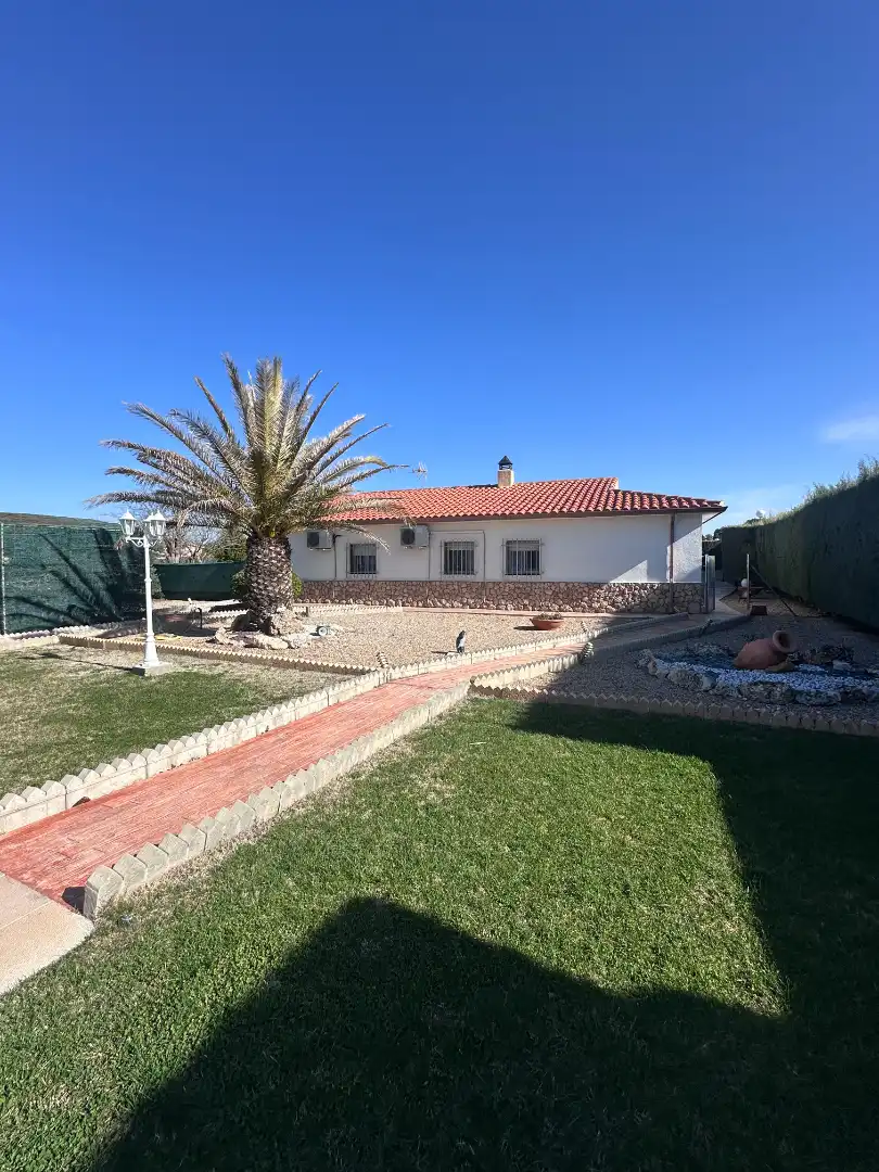 Jardí de Casa o xalet en venda en Illana amb Aire condicionat, Calefacció i Jardí privat
