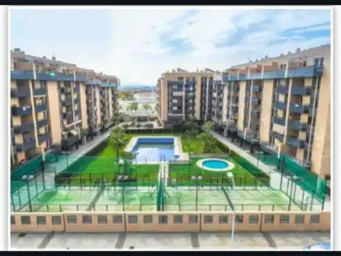 Vista exterior de Pis de lloguer en  Granada Capital amb Aire condicionat, Piscina i Balcó