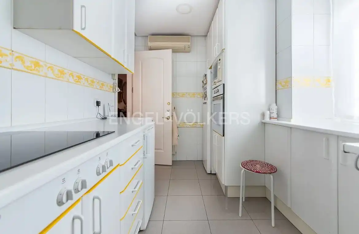 Cocina de Casa o chalet en venta en Madrid con Aire acondicionado, Calefacción y Jardín privado