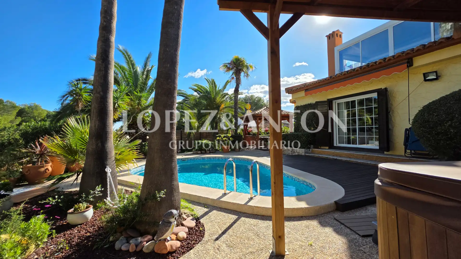 Außenansicht von Haus oder Chalet zum Verkauf in L'Eliana mit Klimaanlage, Heizung und Privatgarten