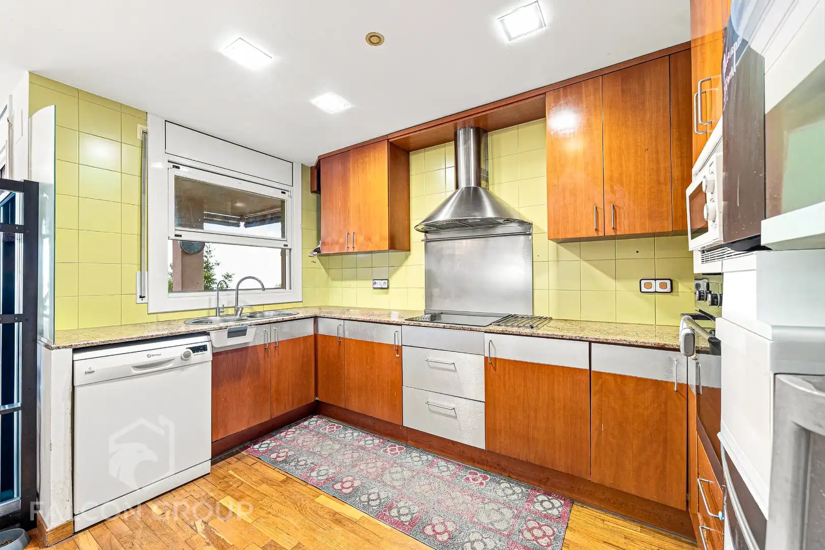 Kitchen of Flat for sale in Sitges  with Terrace, Swimming Pool and Balcony