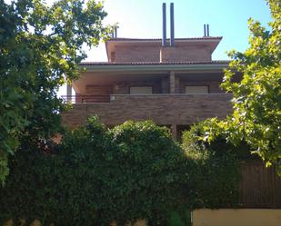 Vista exterior de Casa adosada de lloguer en  Zaragoza Capital amb Aire condicionat, Jardí privat i Parquet