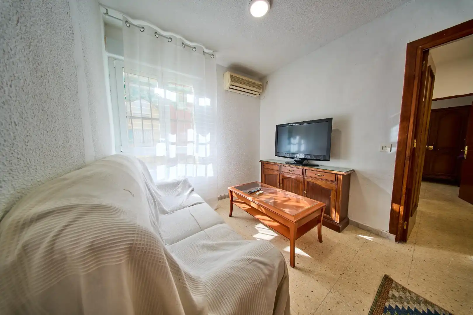 Sala de estar de Piso para compartir en Granada con Amueblado