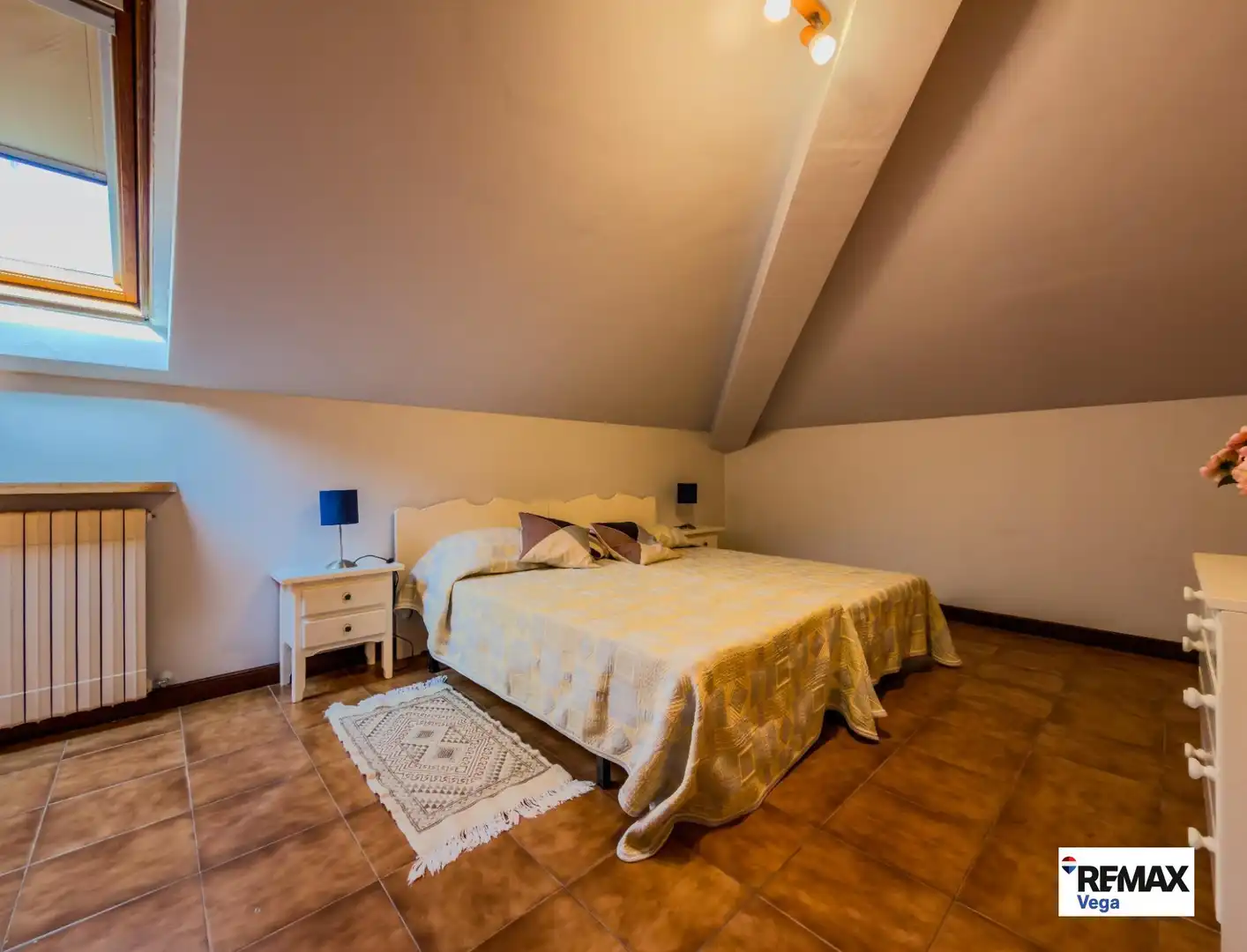 Dormitori de Casa o xalet en venda en Torrelavega  amb Calefacció, Traster i Moblat