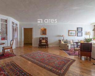 Sala d'estar de Pis en venda en  Madrid Capital amb Aire condicionat i Calefacció
