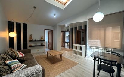Sala d'estar de Àtic en venda en Ames amb Calefacció, Parquet i Moblat