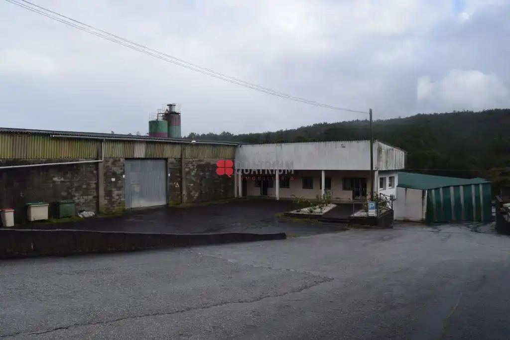 Exterior view of Industrial buildings for sale in Vimianzo