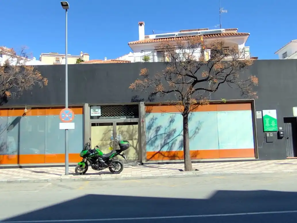 Außenansicht von Geschaftsraum zum Verkauf in Marbella mit Klimaanlage