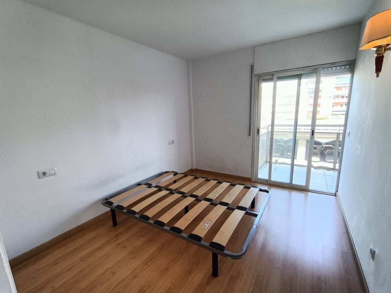 Dormitori de Pis en venda en Girona Capital amb Parquet i Balcó