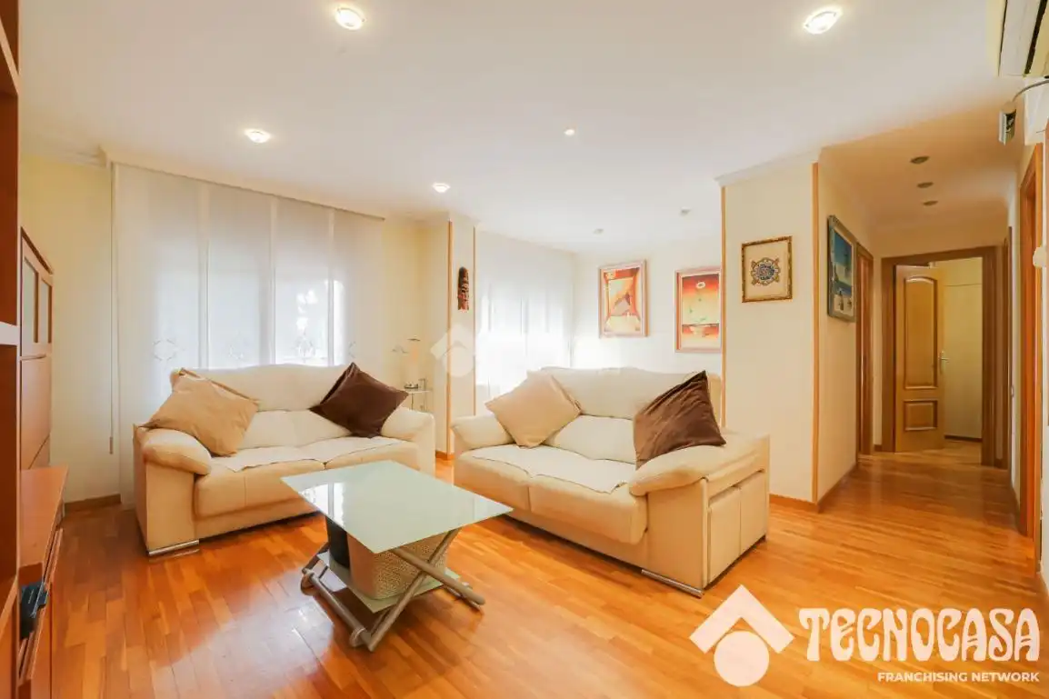 Flat with lift for sale in Nou Barris