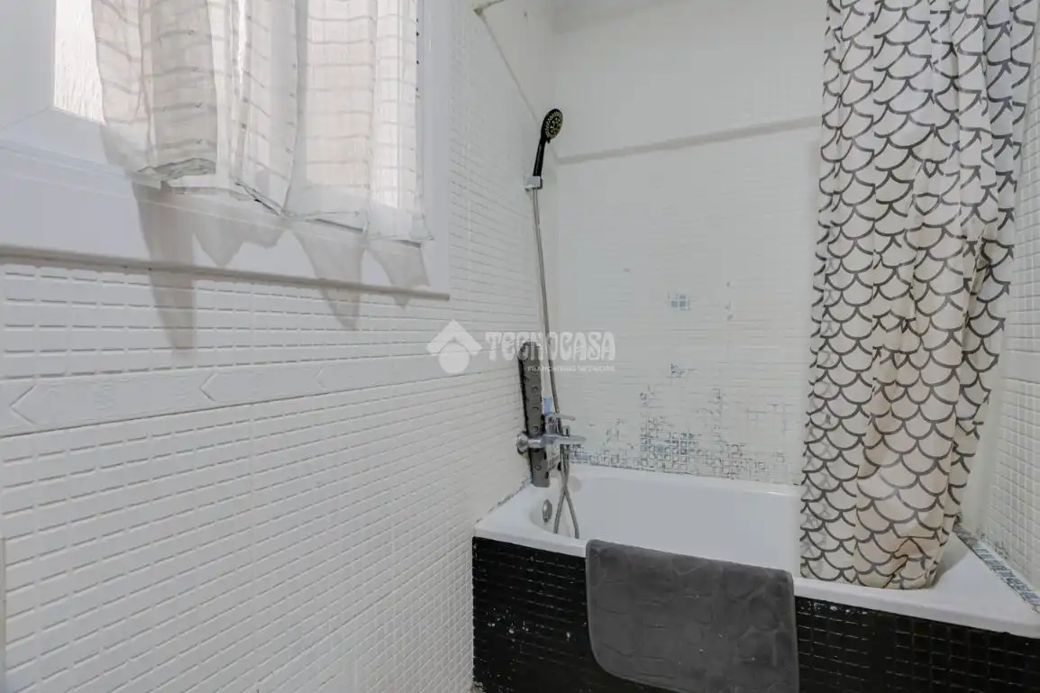 Bany de Pis en venda en Terrassa amb Aire condicionat i Balcó