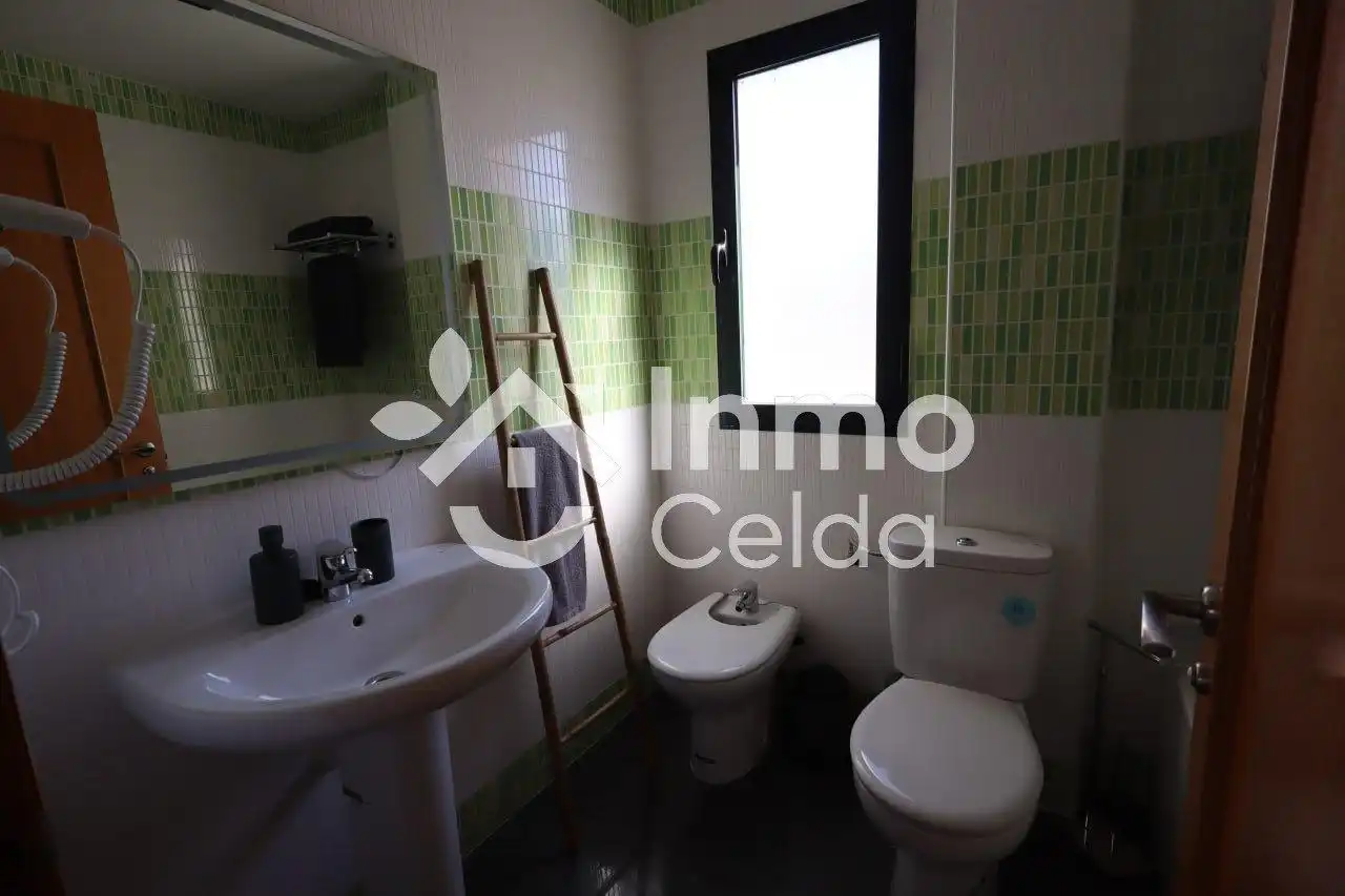 Baño de Casa adosada en venta en Chiva con Aire acondicionado, Calefacción y Terraza