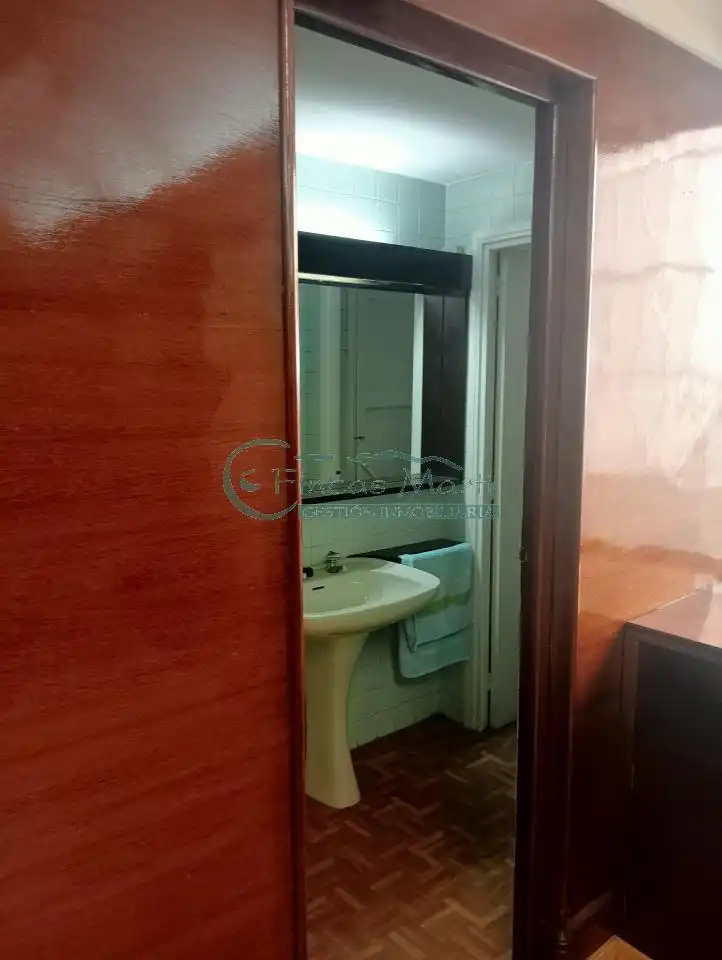 Bany de Pis en venda en Vigo  amb Calefacció