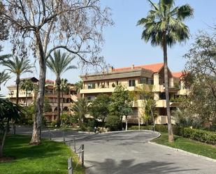 Vista exterior de Pis de lloguer en Marbella amb Aire condicionat, Terrassa i Piscina