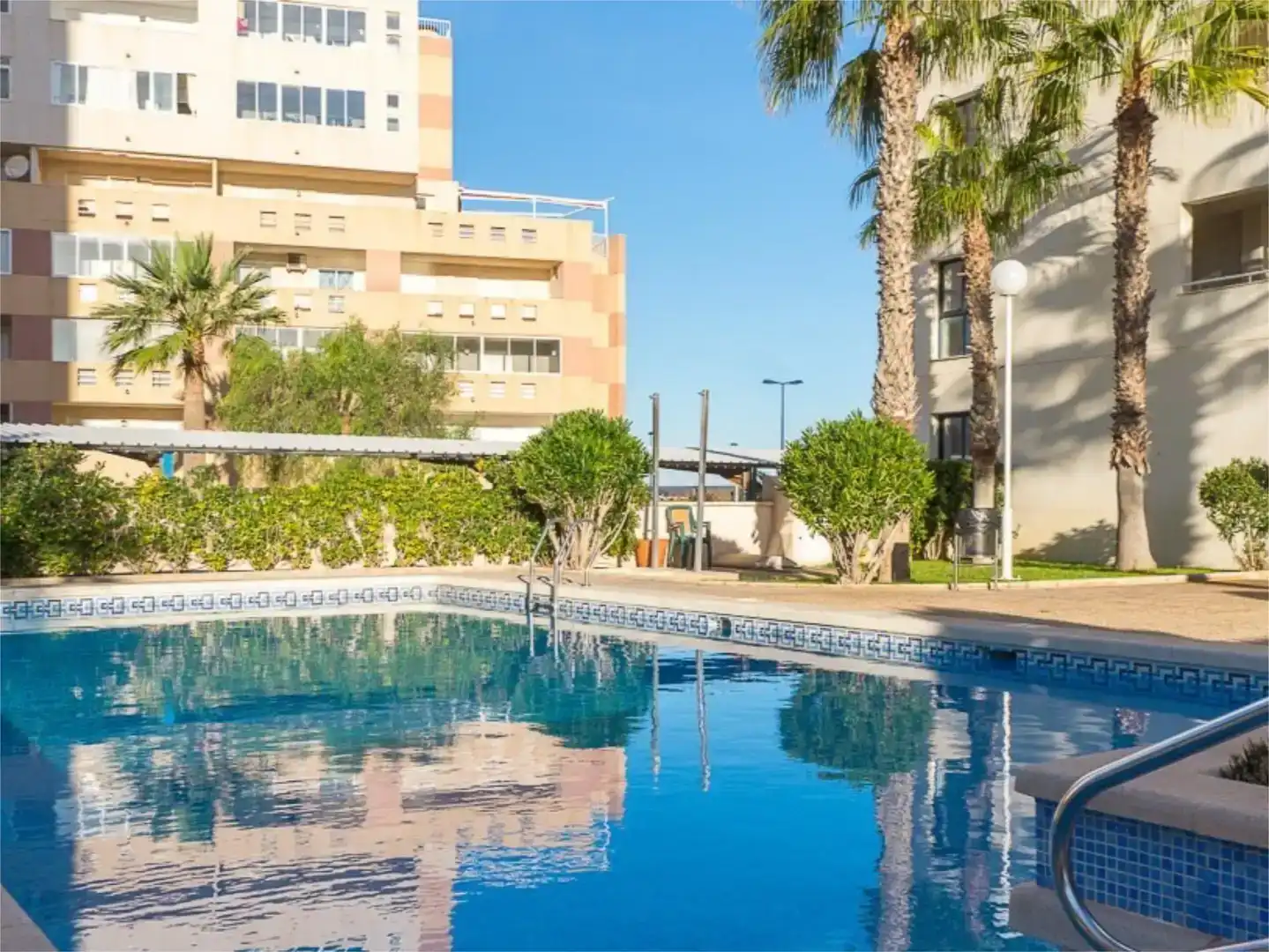 Schwimmbecken von Wohnung zum Verkauf in Torrevieja mit Klimaanlage und Schwimmbad