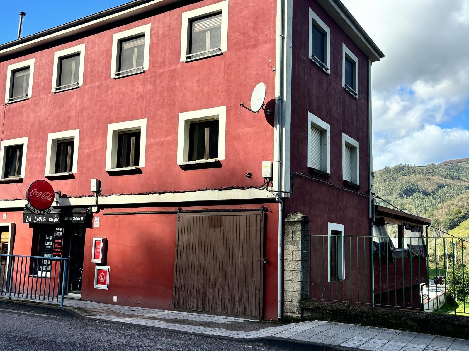 Vista exterior de Pis en venda en Mieres (Asturias) amb Calefacció