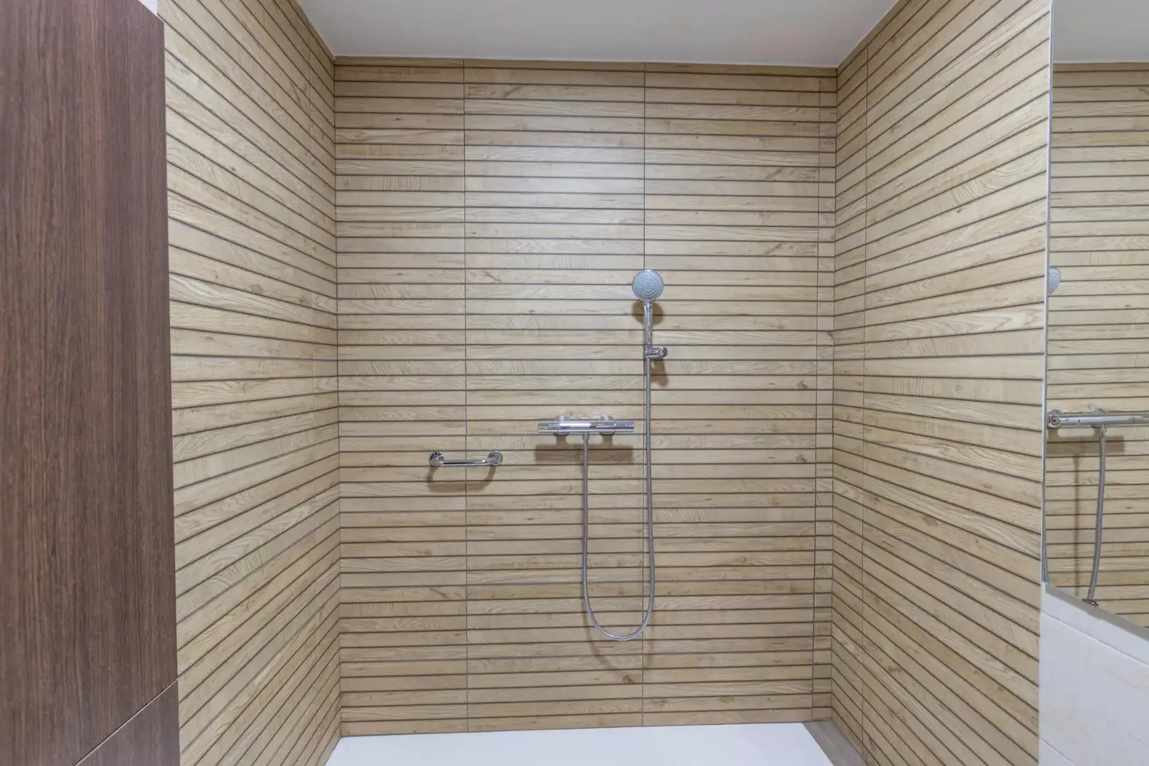 Bany de Pis en venda en Granada amb Aire condicionat, Balcó i Piscina comunitària