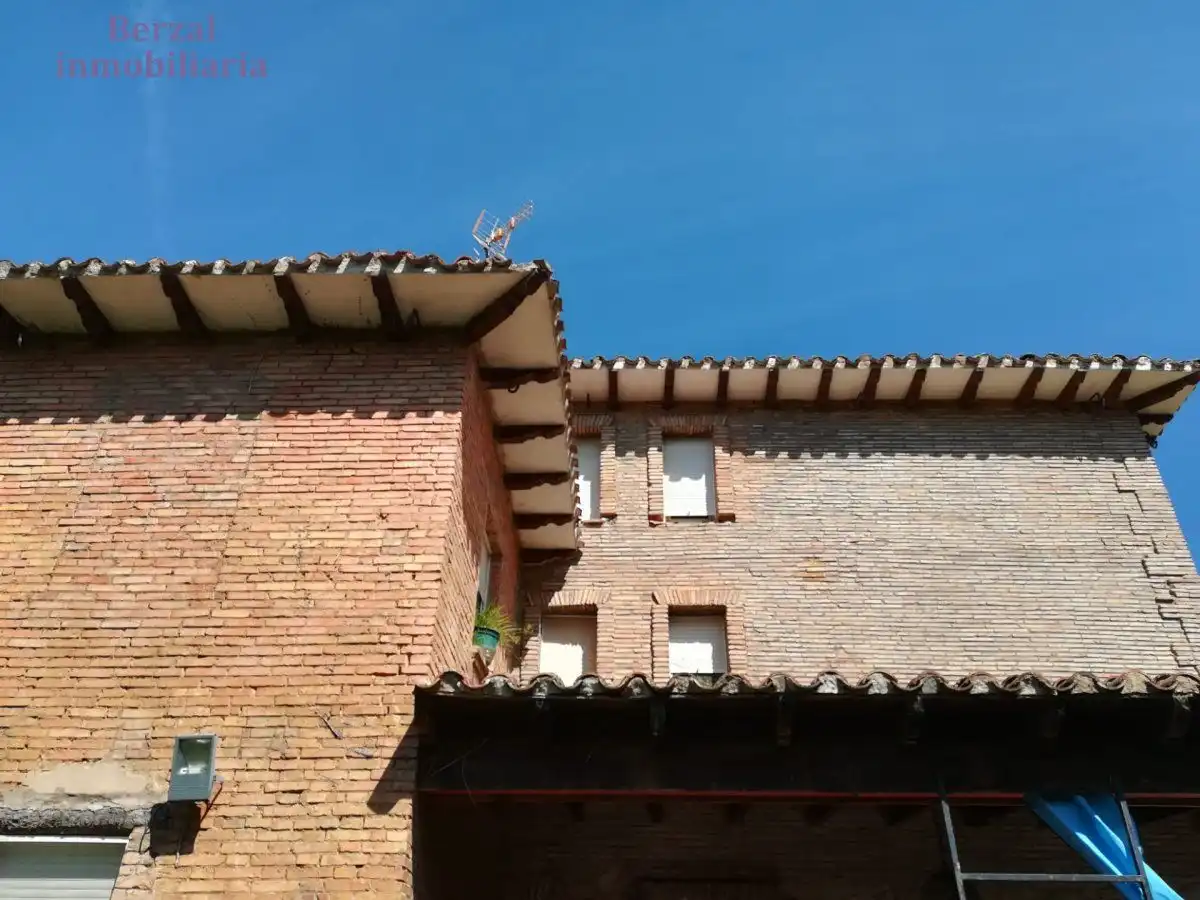 Vista exterior de Finca rústica en venda en  Logroño amb Jardí privat, Traster i Balcó