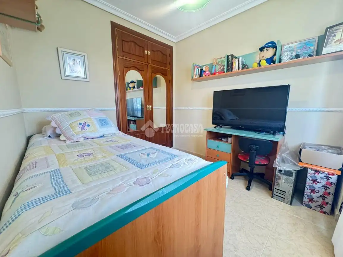 Schlafzimmer von Einfamilien-Reihenhaus zum Verkauf in Yepes mit Klimaanlage, Heizung und Terrasse