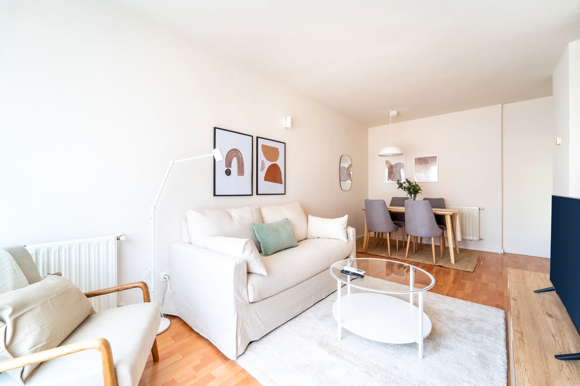 Living room of Flat to rent in  Madrid Capital  with Air Conditioner, Heating and Parquet flooring